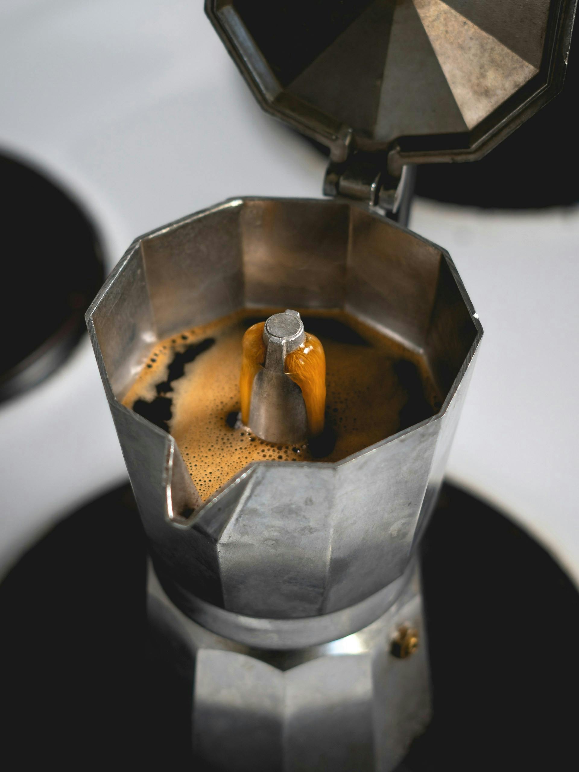 Blick in kochenden Espressokocher