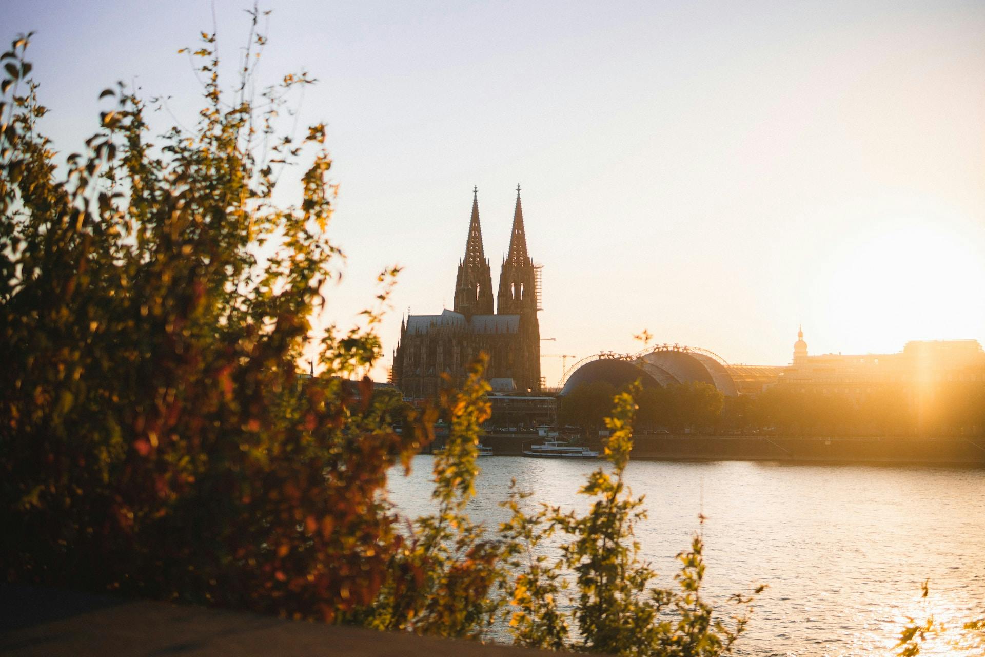 Köln Rhein Und Dom