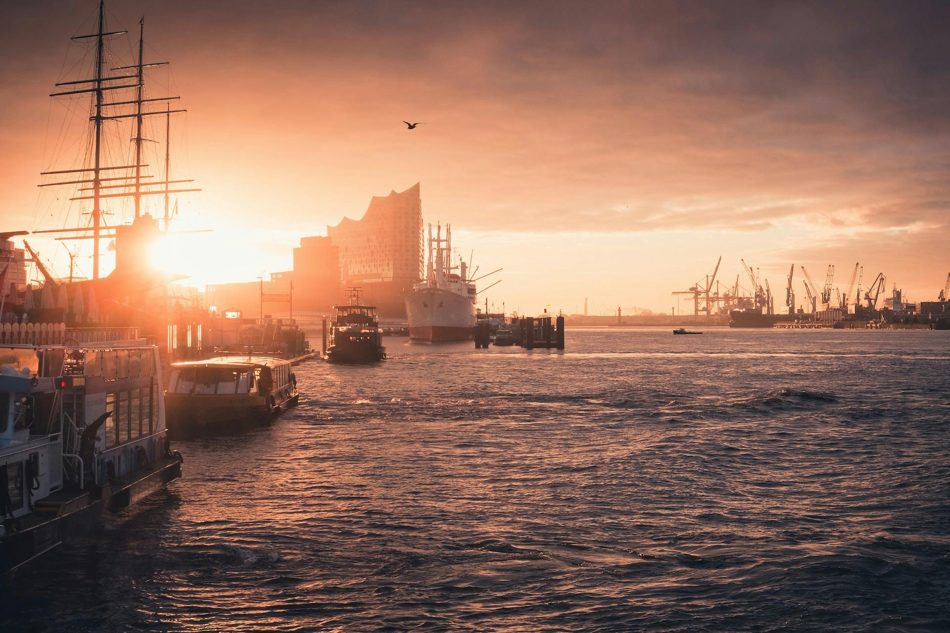Hamburg Hafen Landungsbrücken Bei Sonnenuntergang